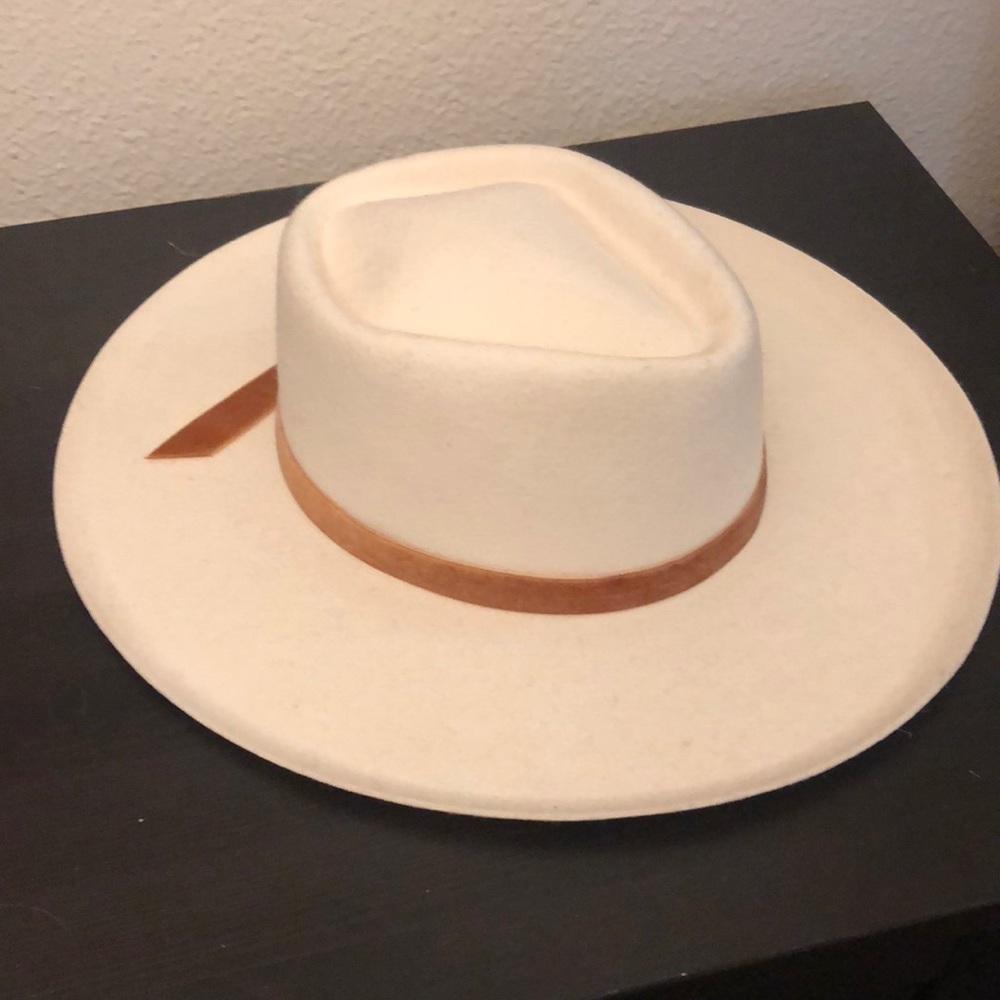Lack of color Val hat size 57